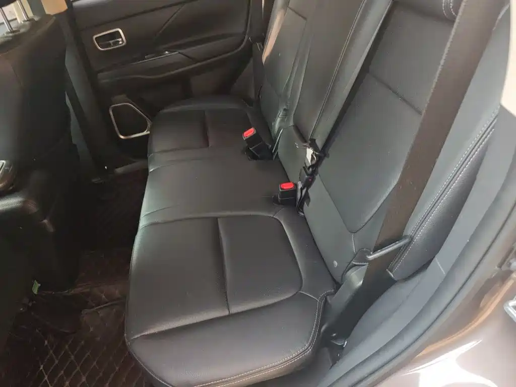Mitsubishi Outlander — миниатюра 13