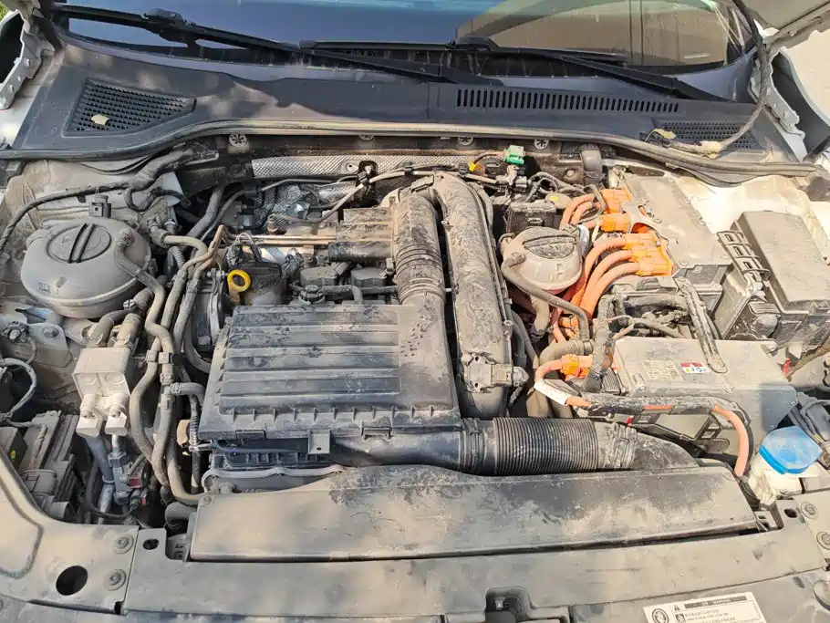 Volkswagen Passat PHEV — миниатюра 10
