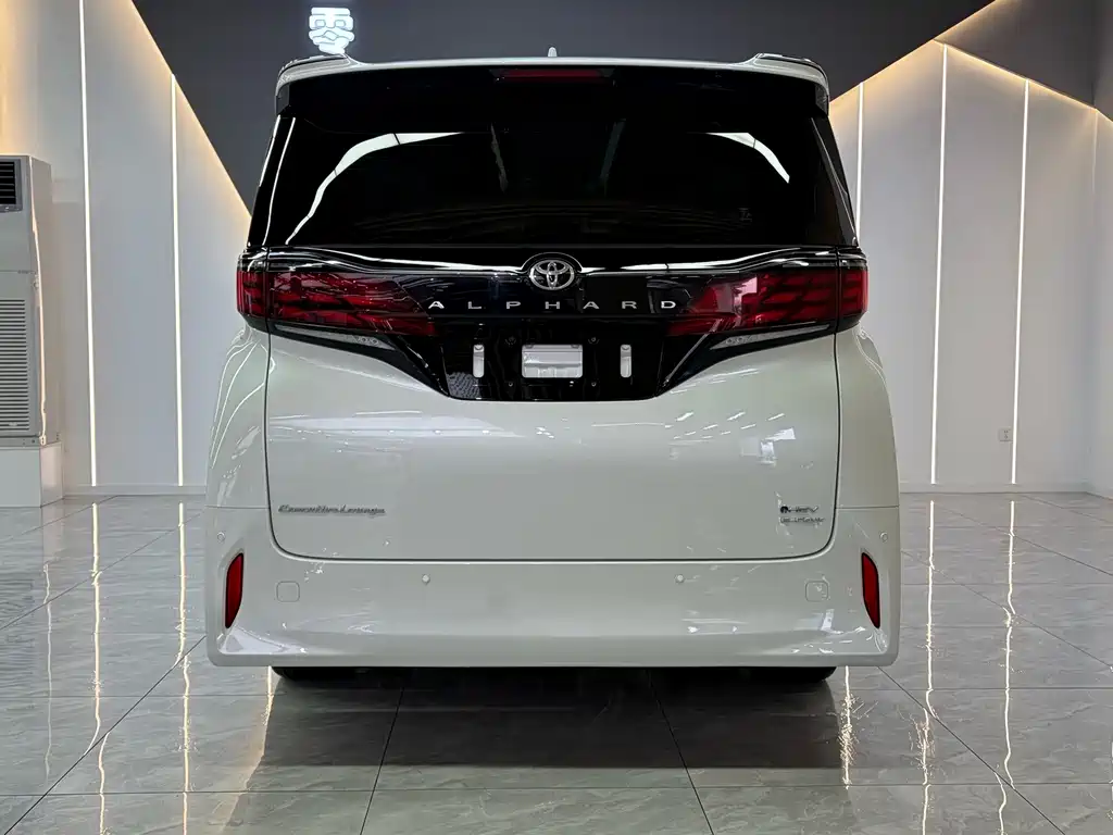 Toyota Alphard — миниатюра 9