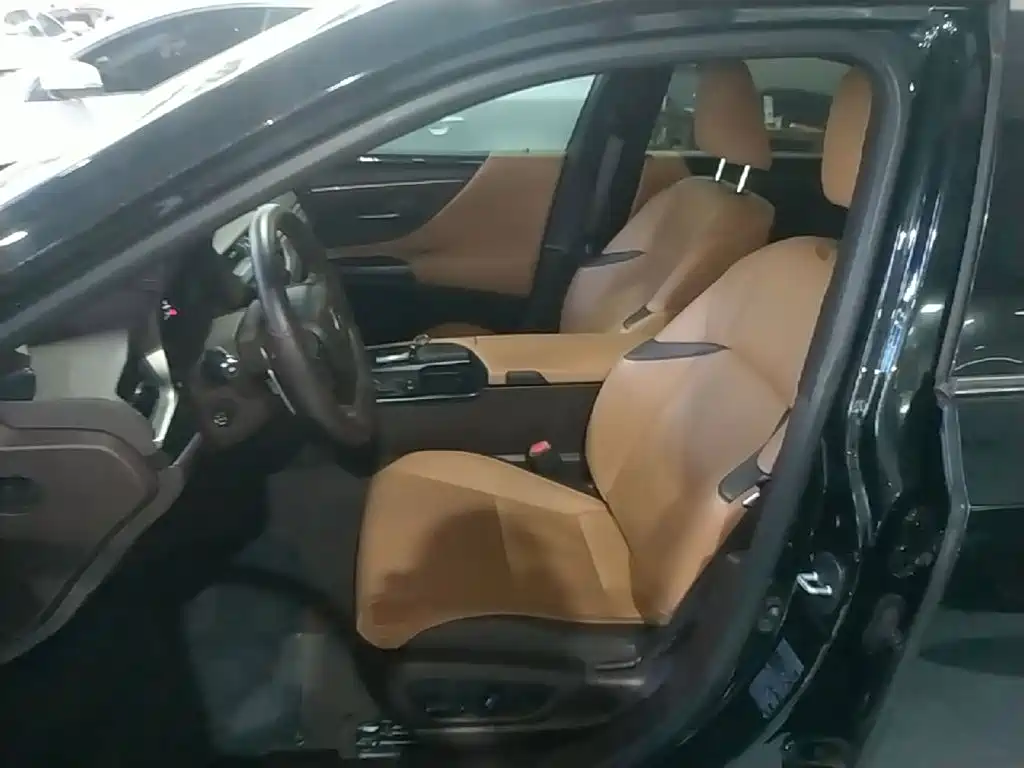 Lexus ES — миниатюра 15