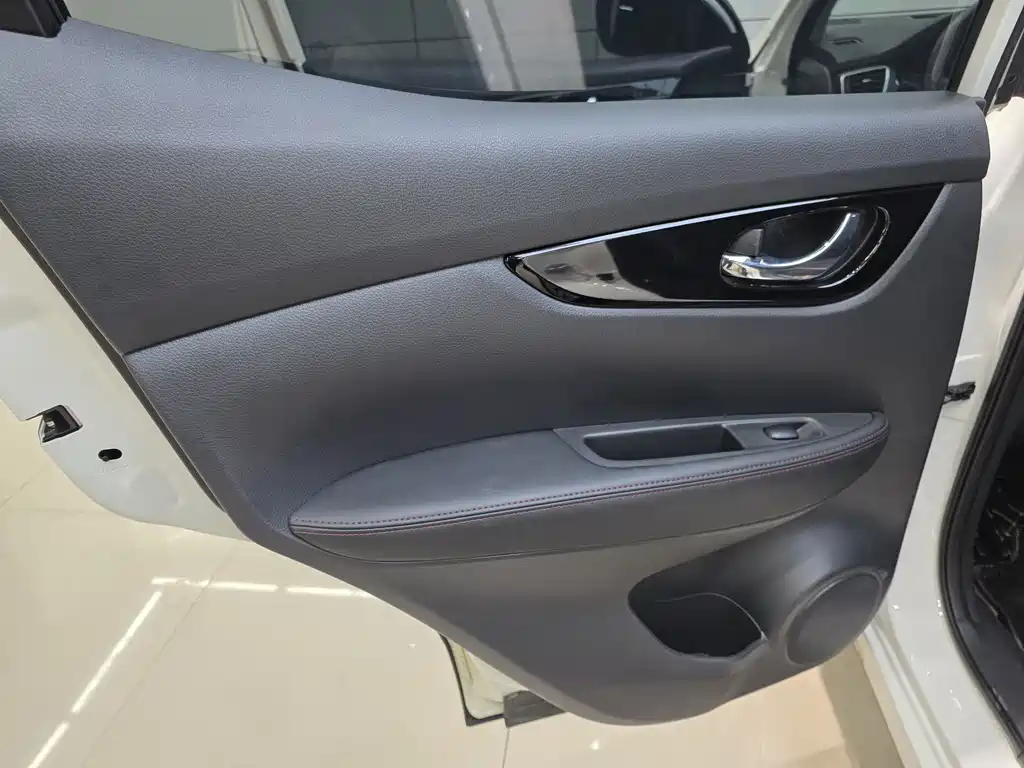 Nissan Qashqai — миниатюра 9