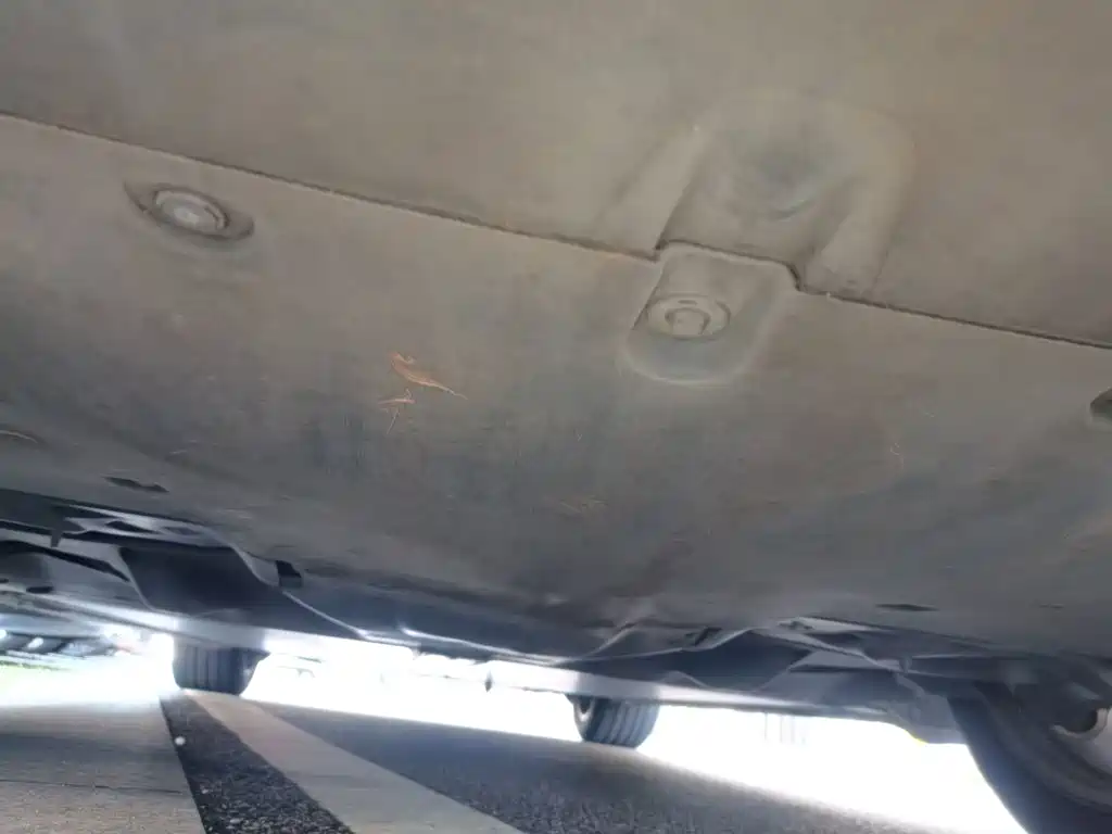 Tesla Model Y — миниатюра 24