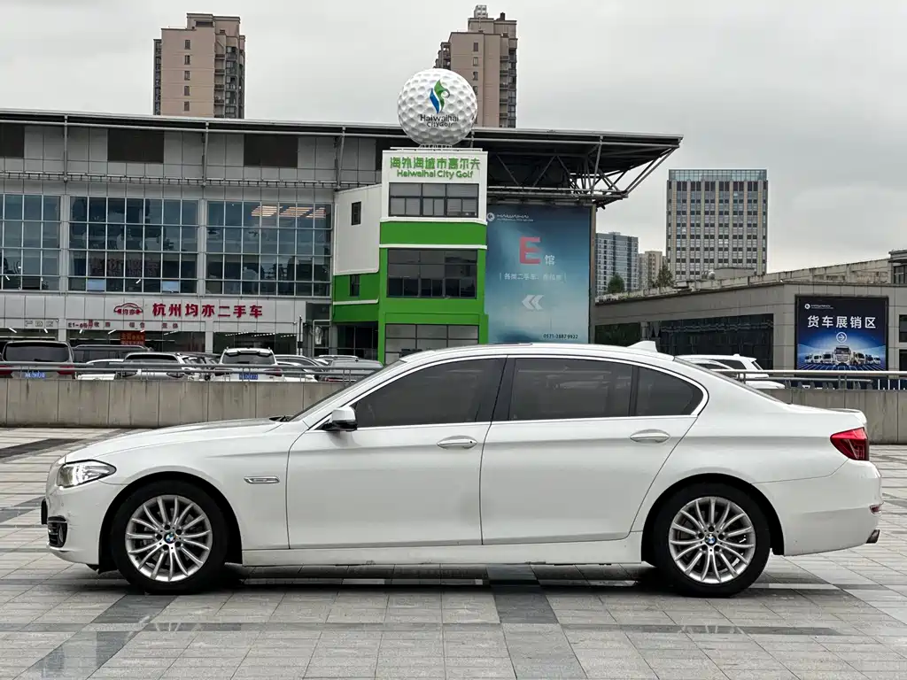 BMW 5 Series — миниатюра 8