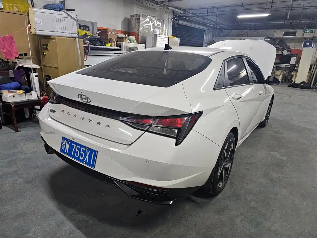 Hyundai Elantra — миниатюра 9