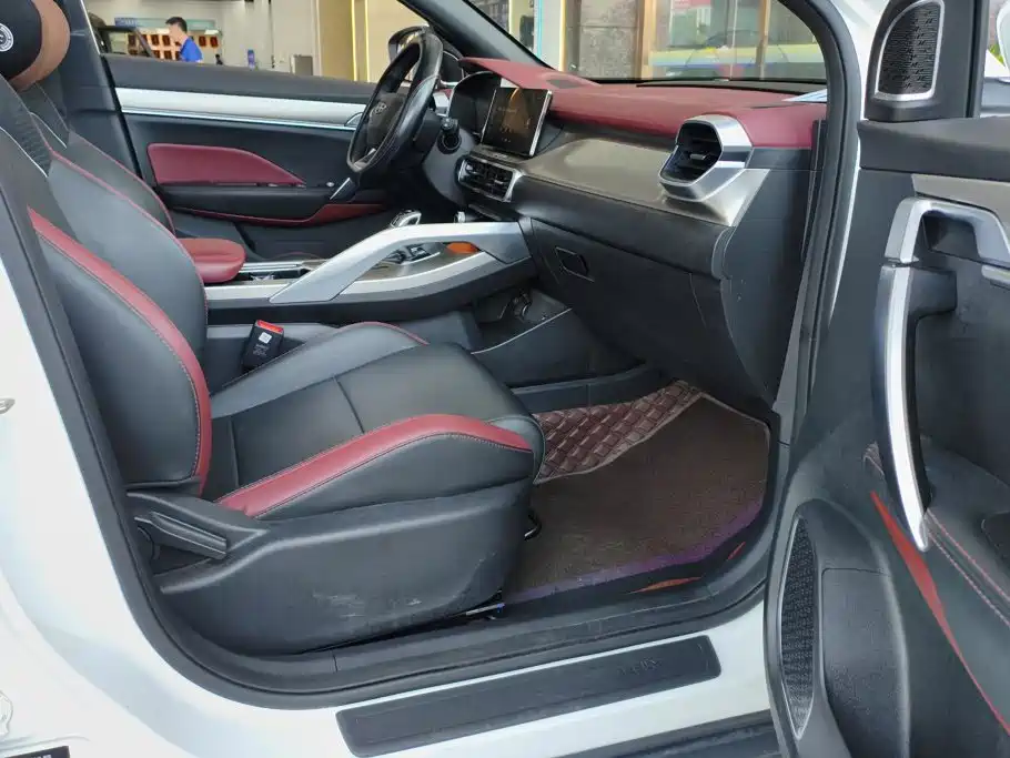 Geely Binyue — миниатюра 8