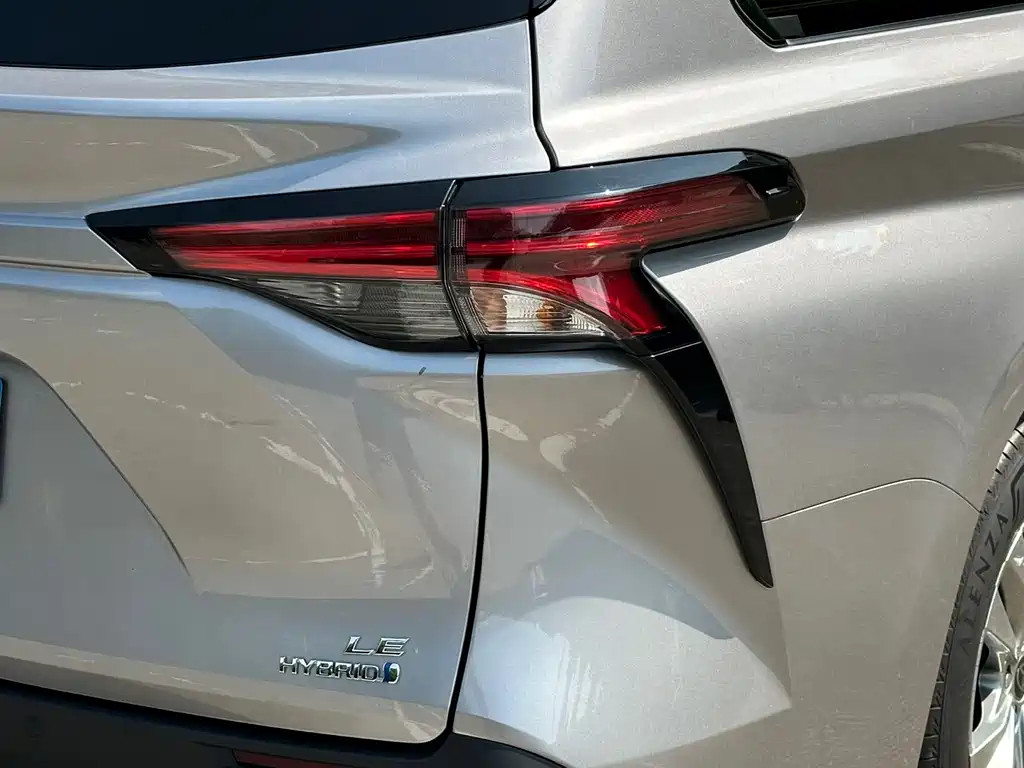 Toyota Sienna — миниатюра 17