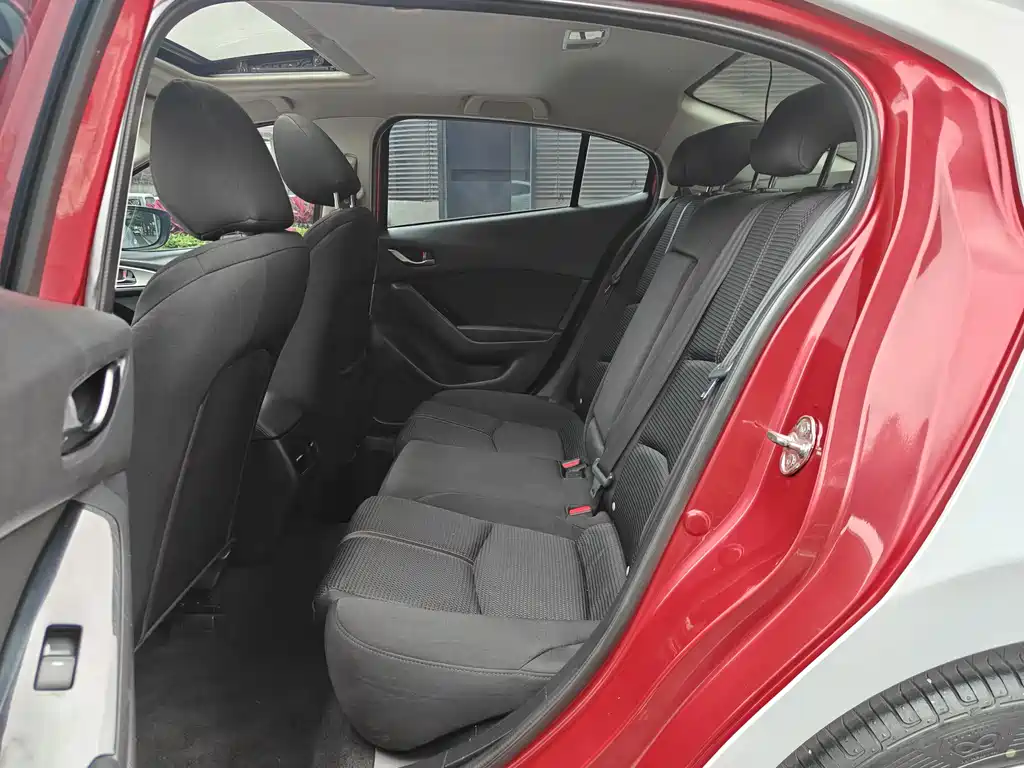 Mazda Mazda3 3 2017 1.5L AT Luxury V