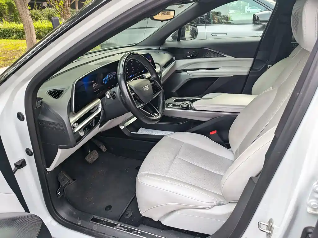 Cadillac Lyriq — миниатюра 6