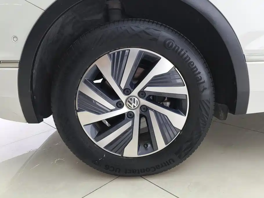 Volkswagen Tiguan L PHEV — миниатюра 6
