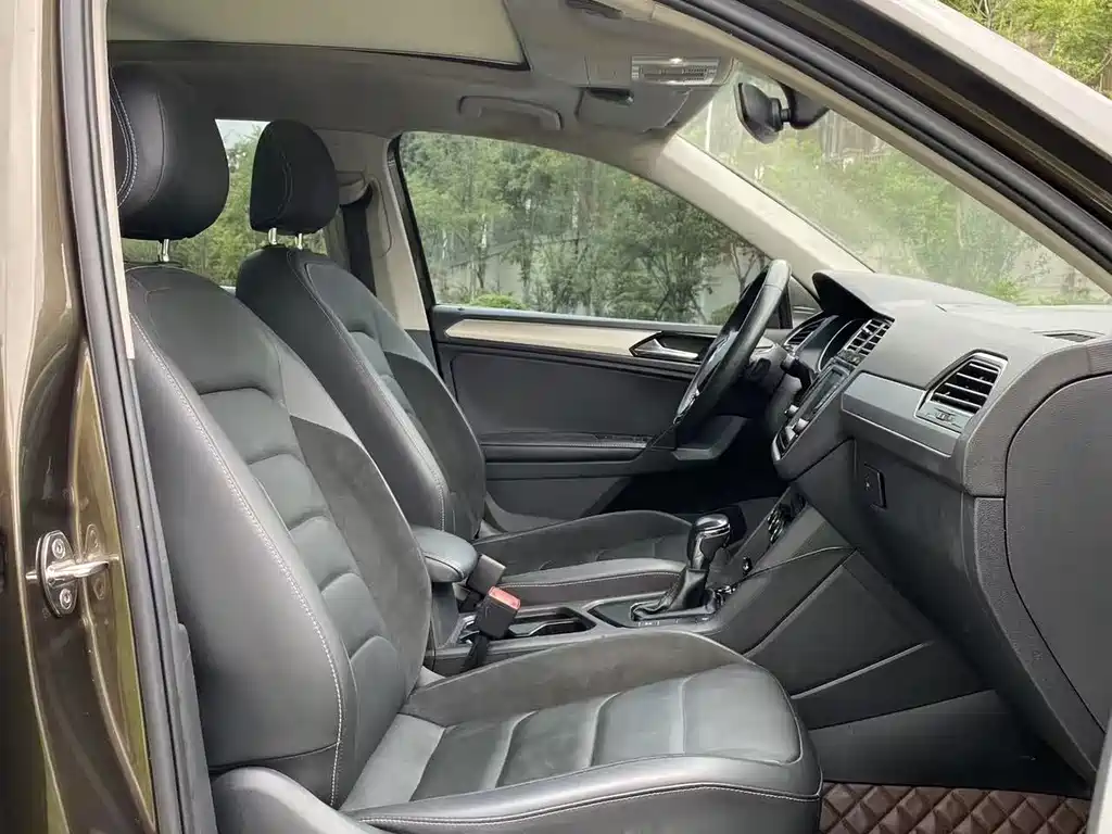 Volkswagen Tiguan L L 2017 330TSI AT Luxury