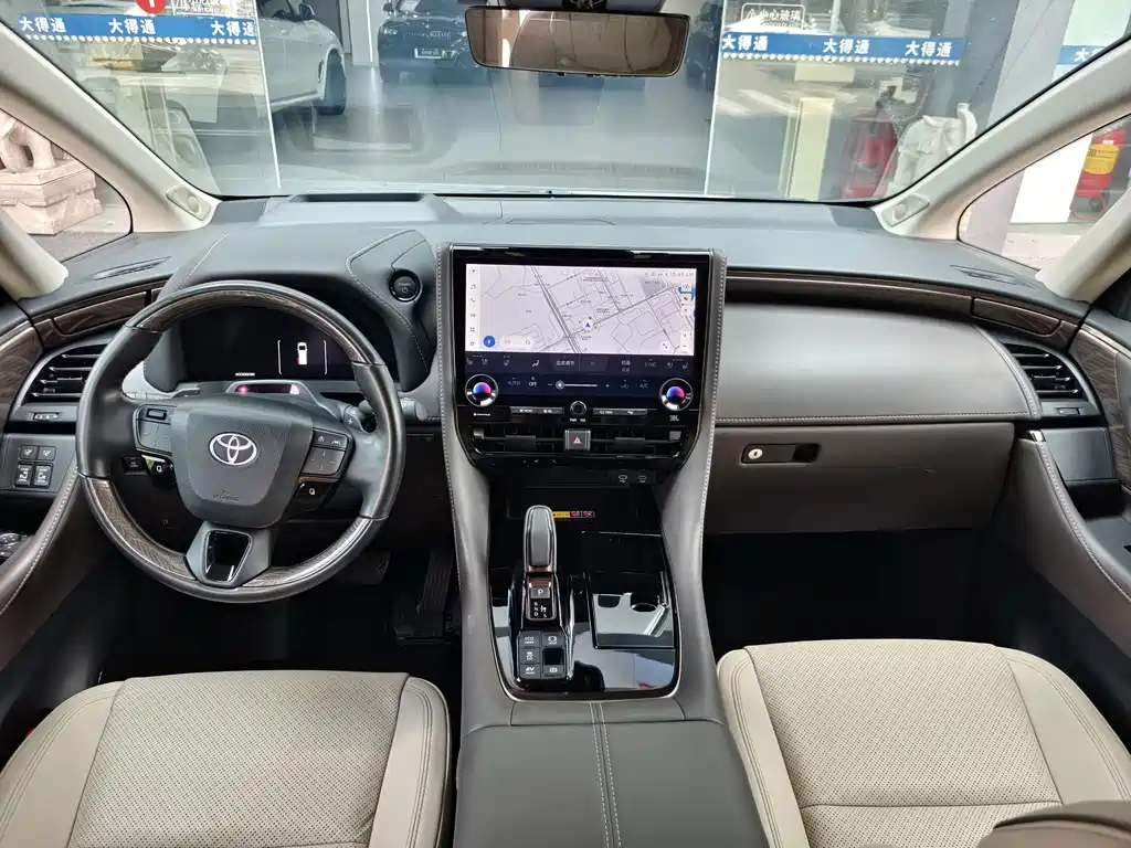 Toyota Alphard — миниатюра 10