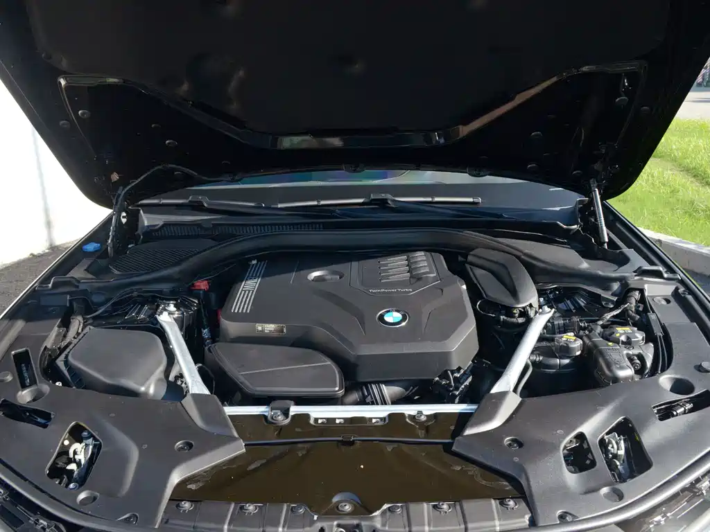 BMW 5 Series — миниатюра 10