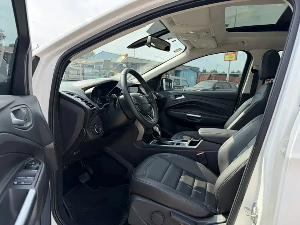 Ford Kuga — миниатюра 9