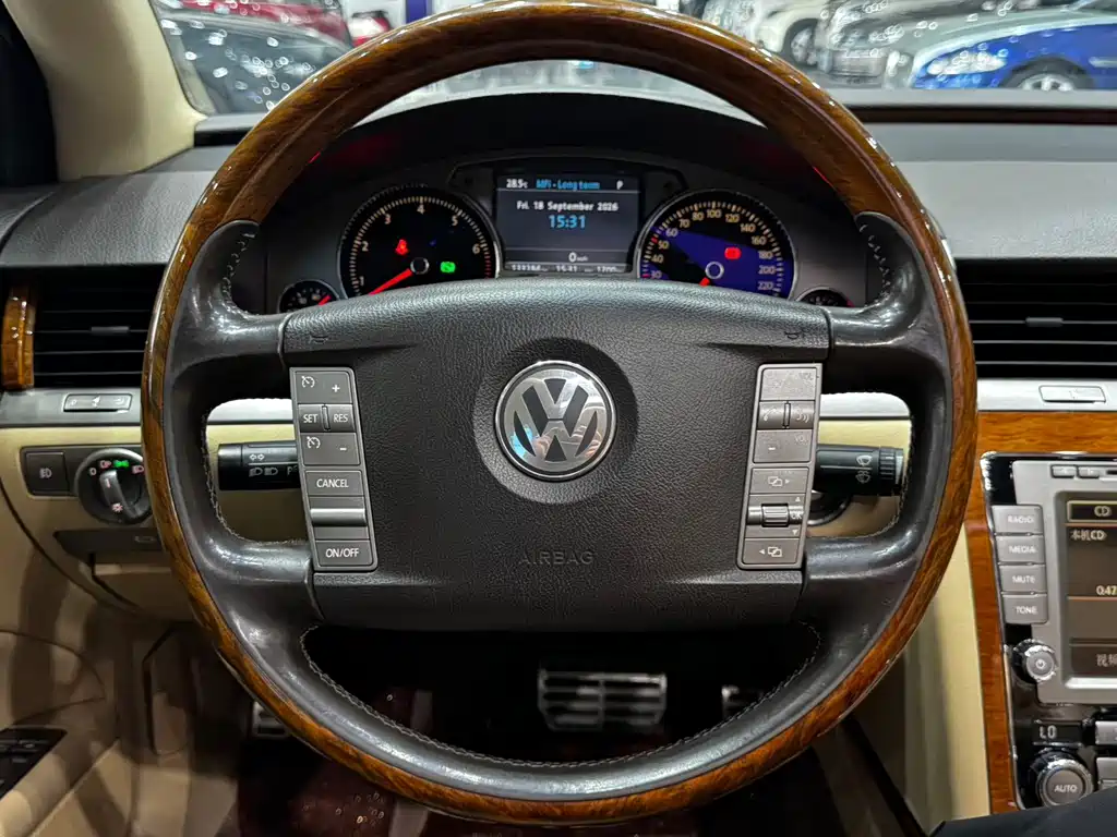 Volkswagen Phaeton — миниатюра 10