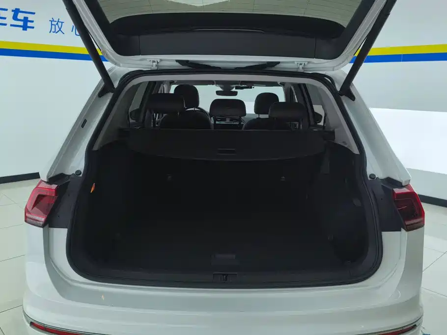 Volkswagen Tiguan L PHEV — миниатюра 4