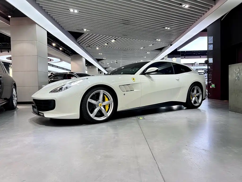 Ferrari GTC4Lusso 2018