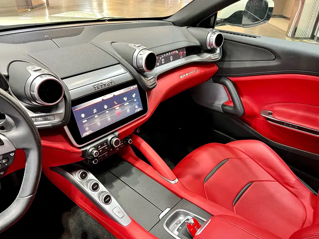 Ferrari GTC4Lusso 2017 3.9T V8