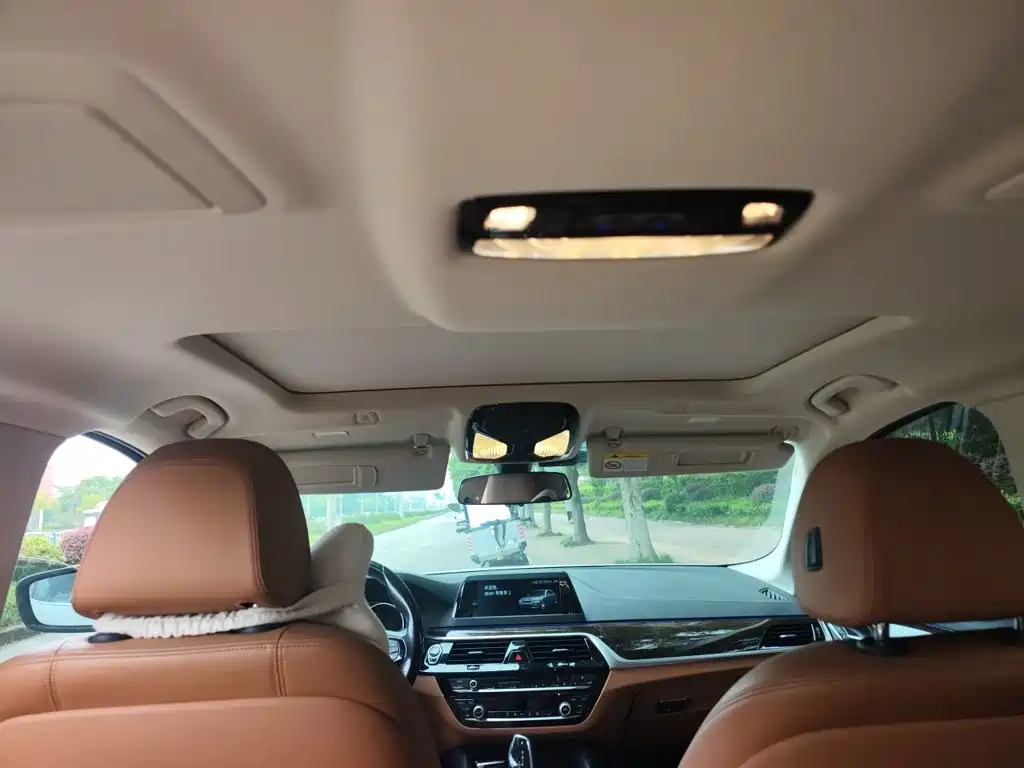 BMW 5 Series — миниатюра 9