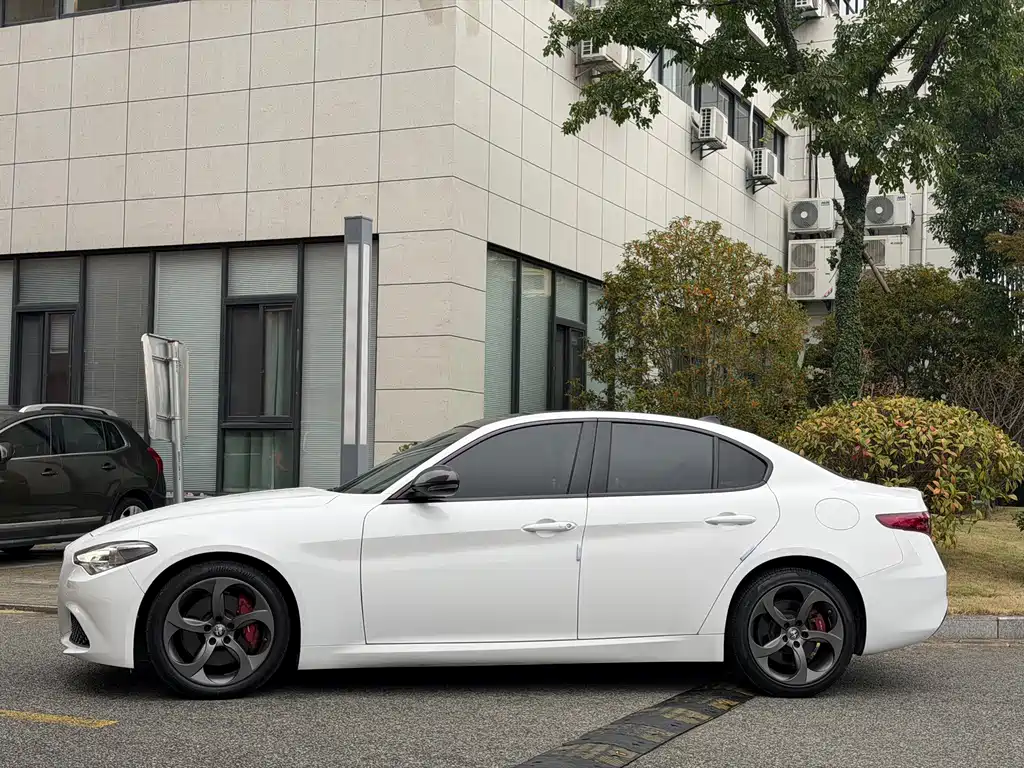 Alfa Romeo Giulia — миниатюра 5