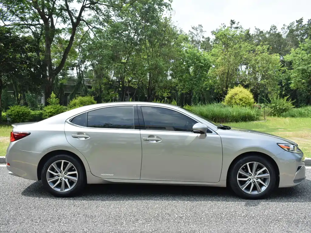 Lexus ES 2015 300h Comfort
