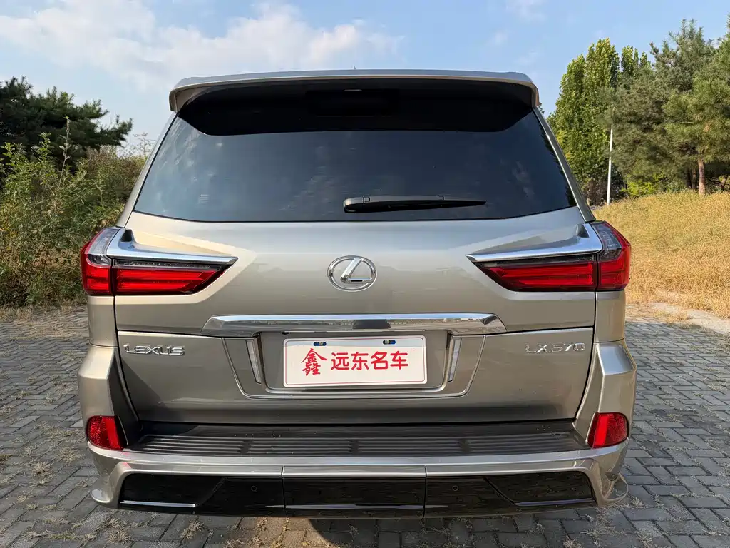 Lexus LX — миниатюра 7