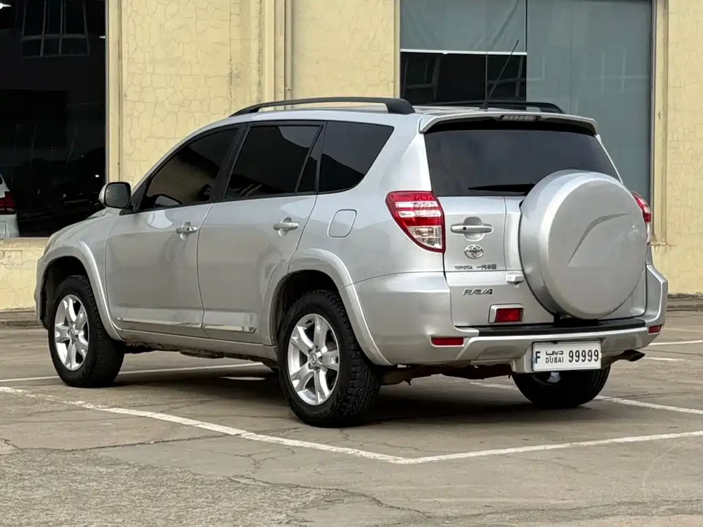 Toyota RAV4 — миниатюра 11