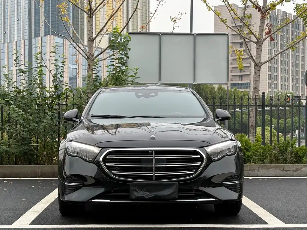 Mercedes-Benz E-Class — миниатюра 2