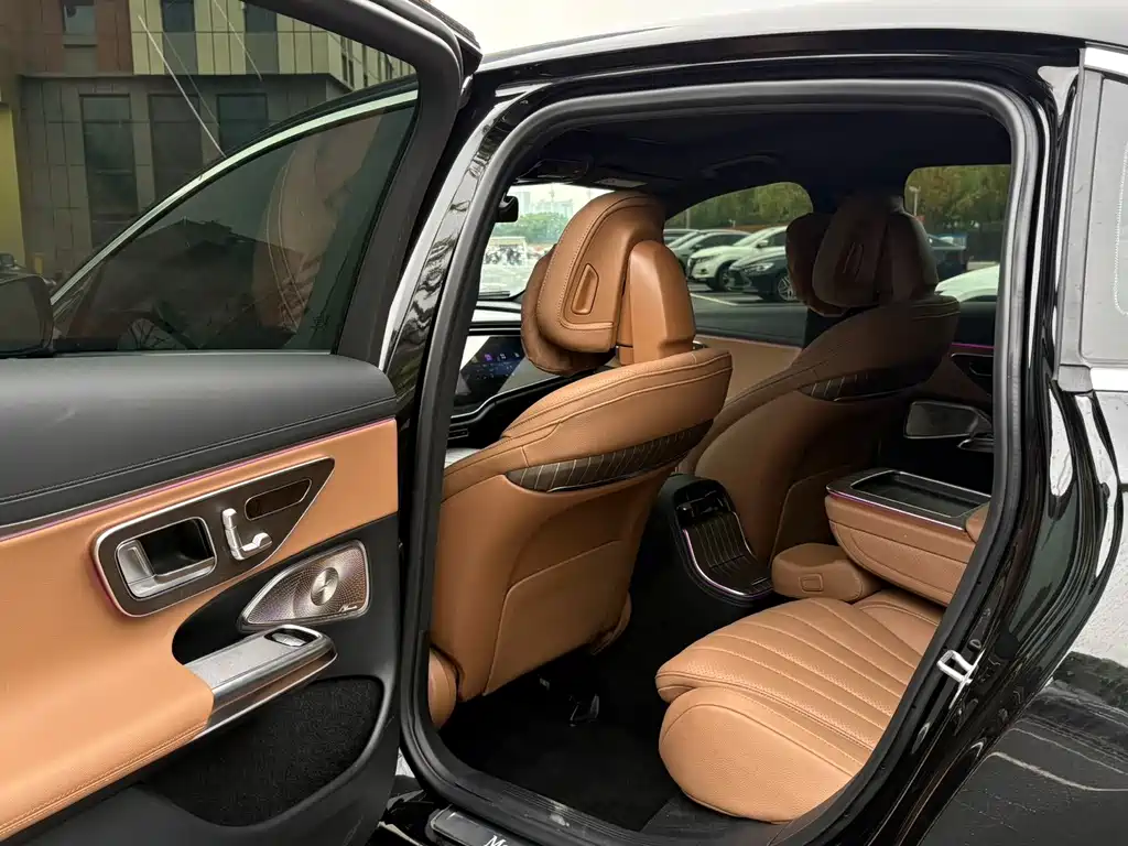 Mercedes-Benz E-Class — миниатюра 6