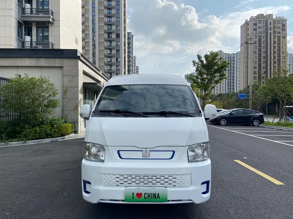 Yuan Cheng Yuan Cheng Xingxiang E6 — миниатюра 2