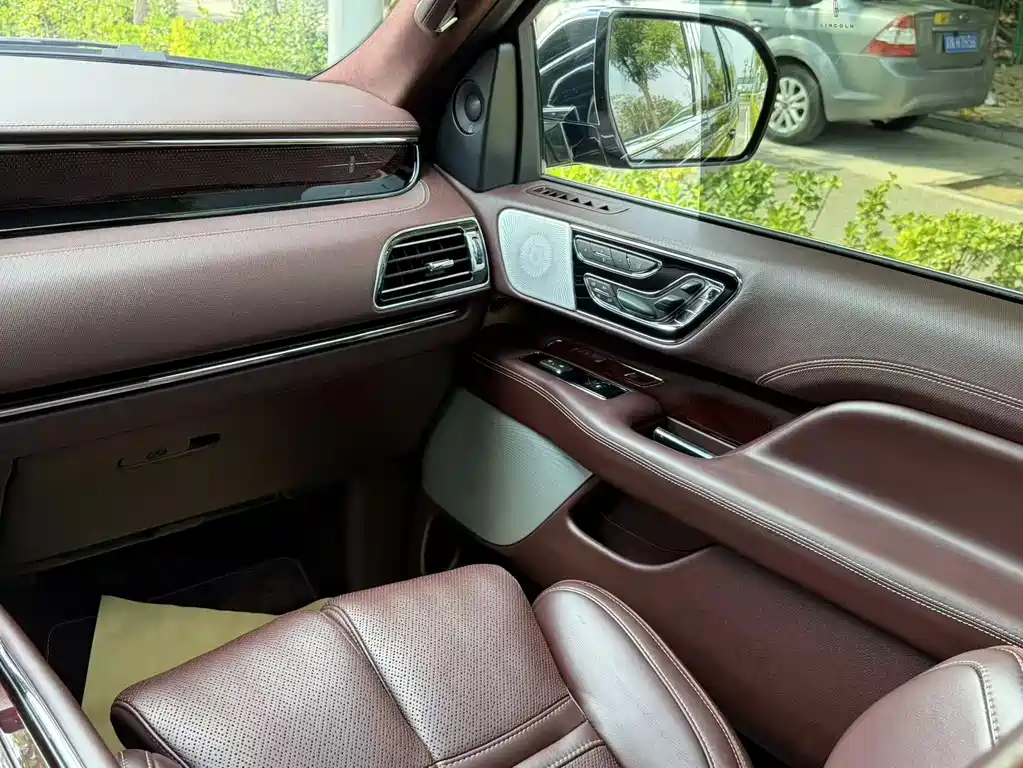 Lincoln Navigator — миниатюра 12