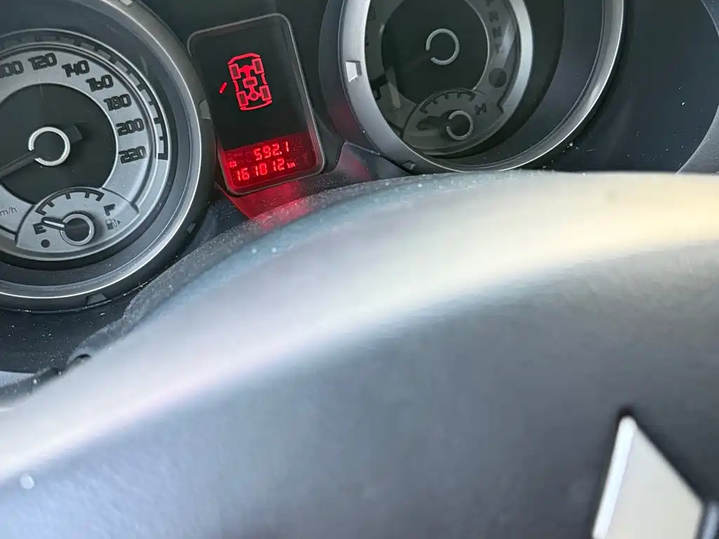 Mitsubishi Pajero (Import) — миниатюра 11