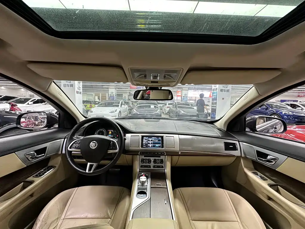 Jaguar XF — миниатюра 10