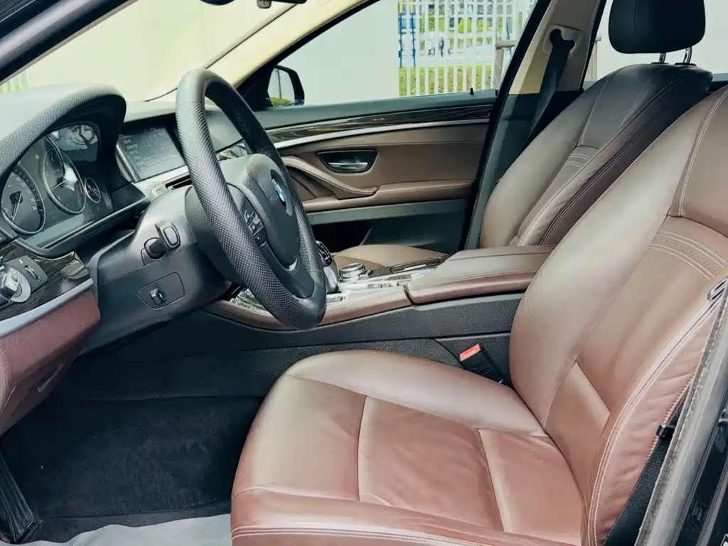 BMW 5 Series — миниатюра 4