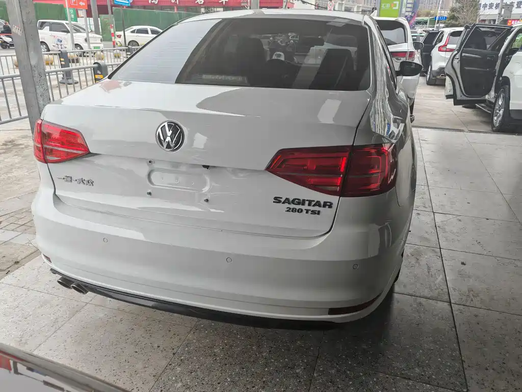 VOLKSWAGEN SAGITAR