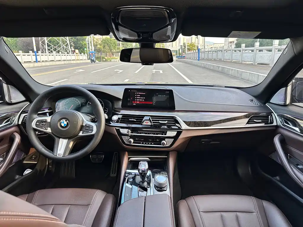 BMW 5 Series — миниатюра 8