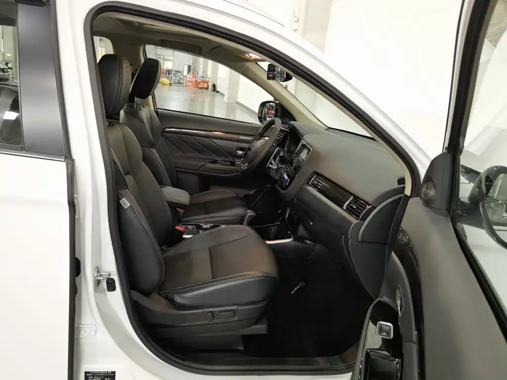 Mitsubishi Outlander — миниатюра 23