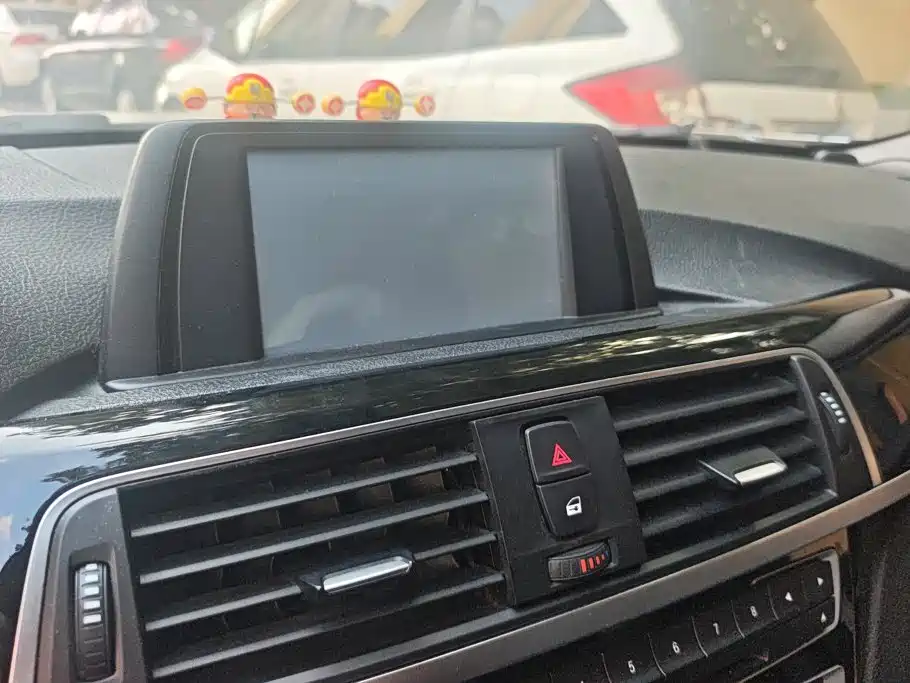 BMW 3 Series — миниатюра 13