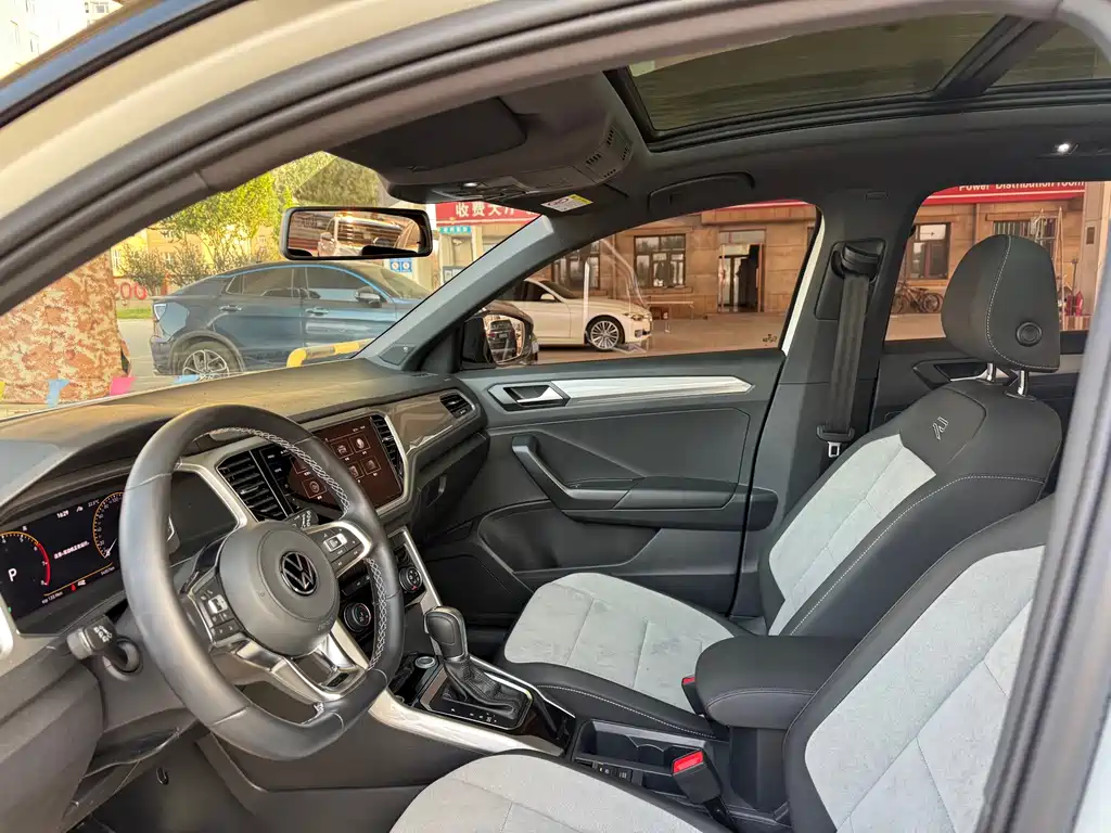 Volkswagen T-Roc — миниатюра 8