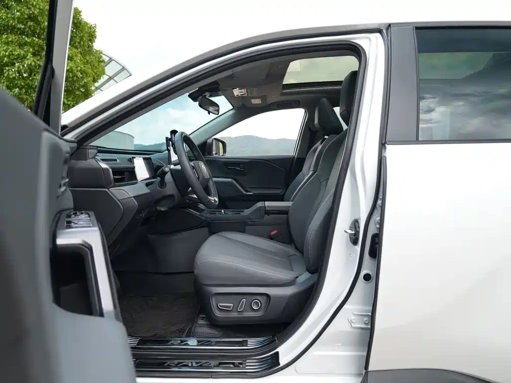 Toyota RAV4 — миниатюра 10