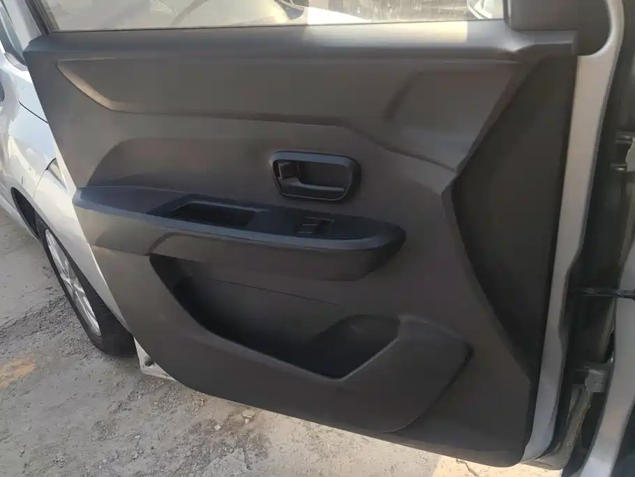 Wuling Hongguang V — миниатюра 7