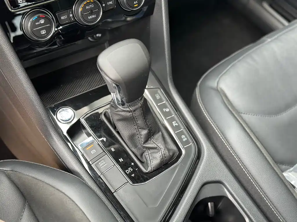 Volkswagen Tiguan L L 2021 330TSI AT R-Line Flagship
