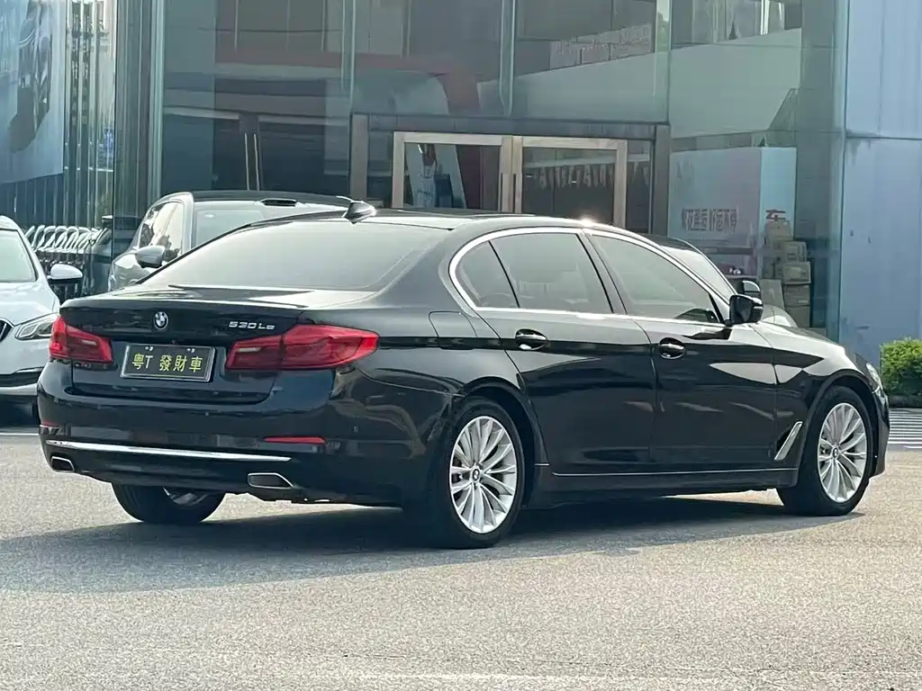 BMW 5 Series New Energy — миниатюра 7