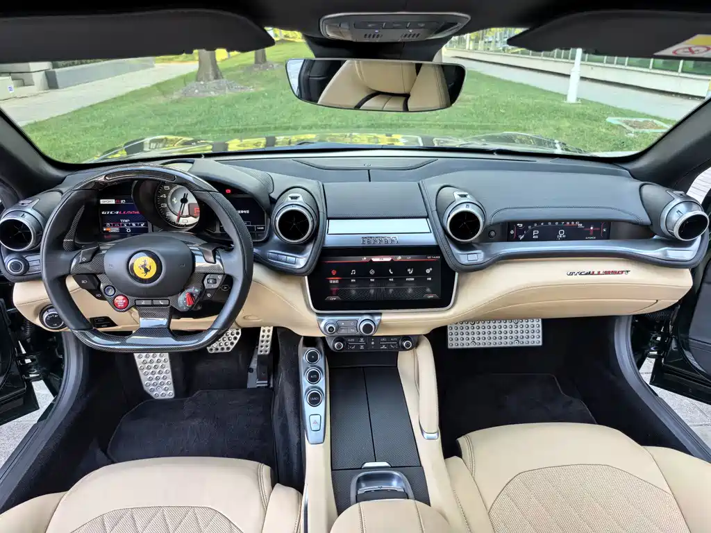 FERRARI GTC4LUSSO