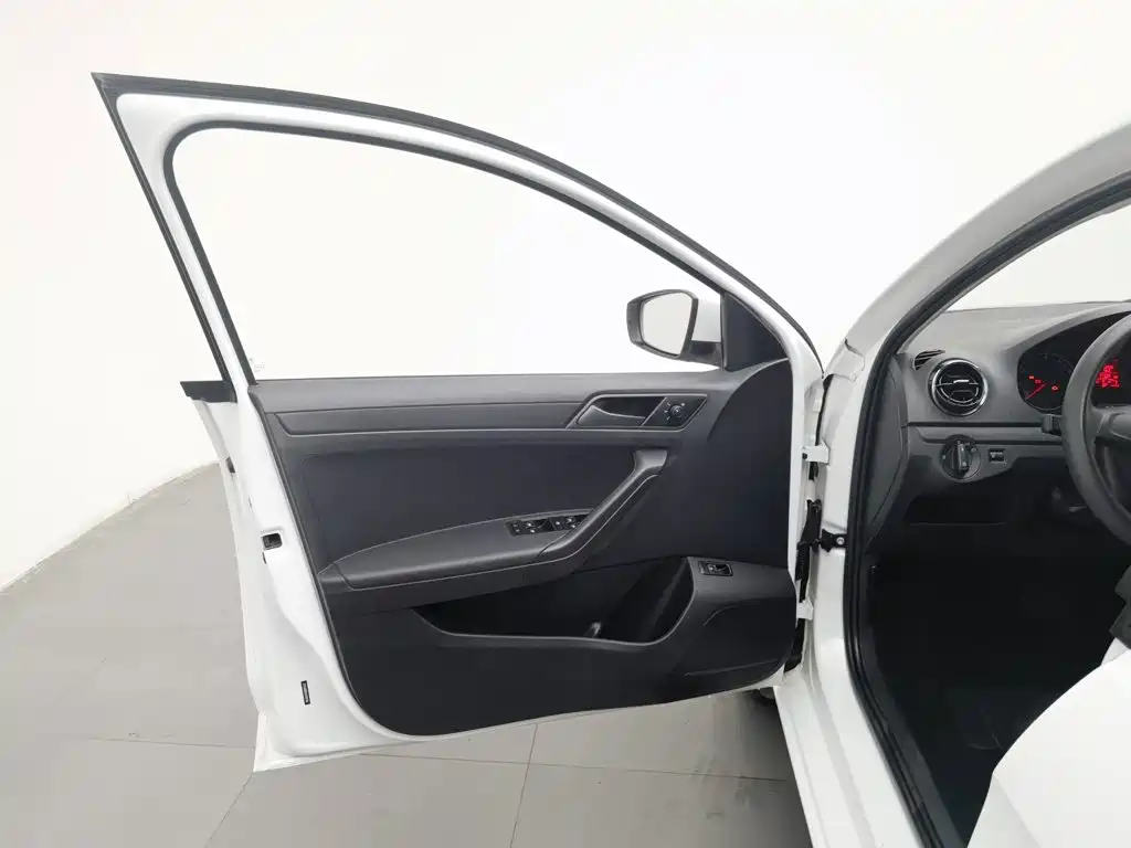 Volkswagen Jetta — миниатюра 8