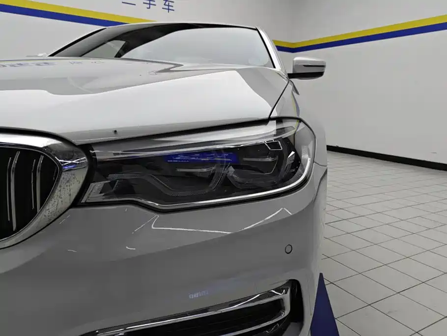 BMW 5 Series — миниатюра 5