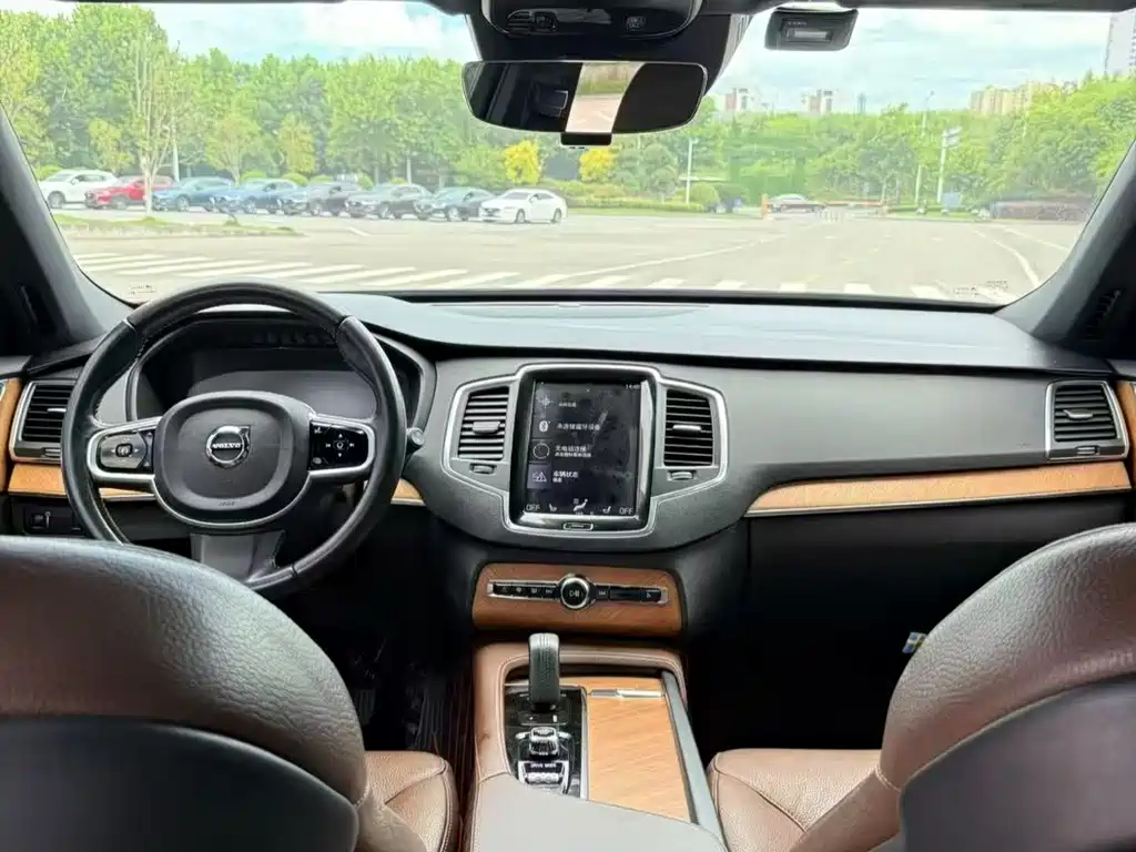 Volvo XC90 2021 B5 Luxury 5 мест