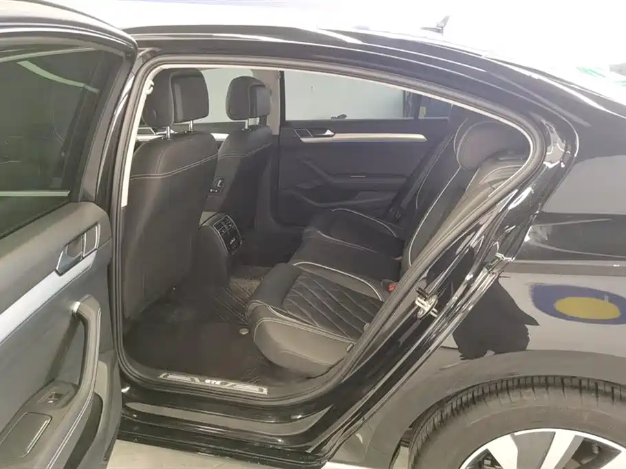 VOLKSWAGEN MAGOTAN GTE PLUG IN HYBRID