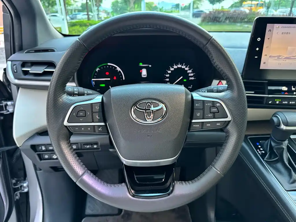 Toyota Sienna — миниатюра 10