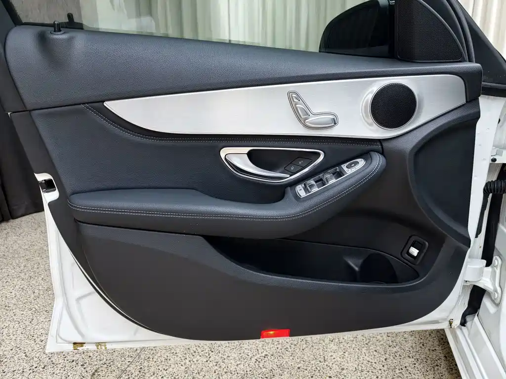 Mercedes-Benz C-Class — миниатюра 9