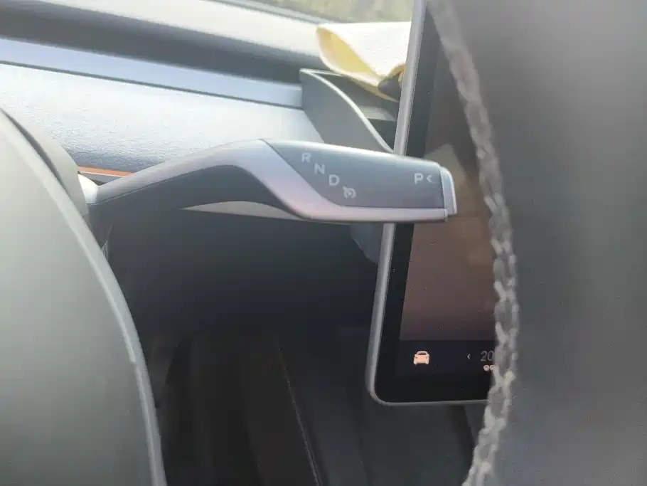 Tesla Model Y — миниатюра 16